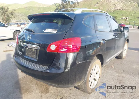 2015 Nissan Rogue Select S z USA, uszkodzony, nr VIN JN8AS5MT3FW152767